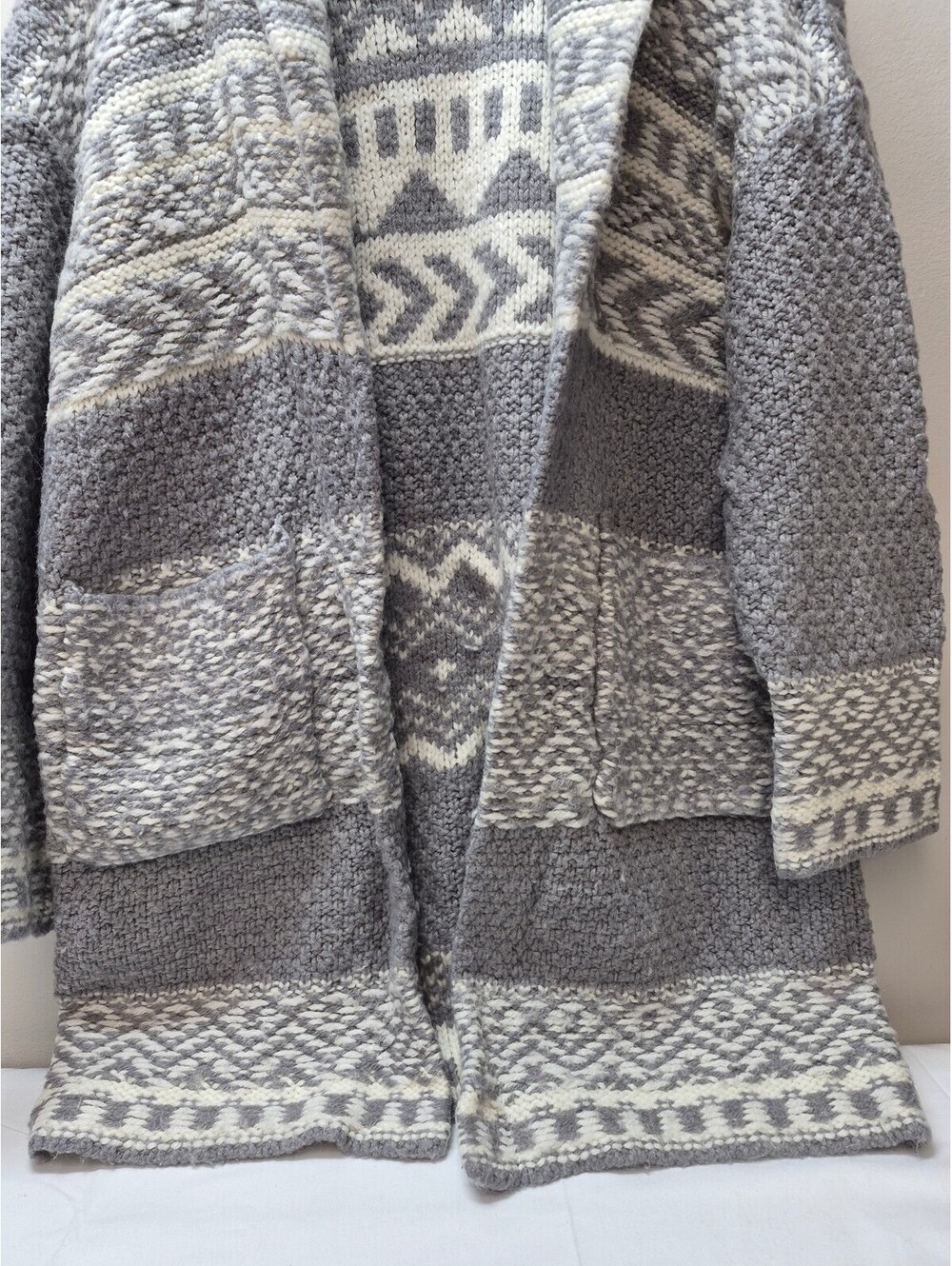 Lucky Brand Cozy Gray And Cream Patterned Knit Cardigan With Pockets B426 View 3